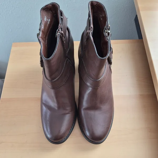 Cathy Jean brown booties size 10 - Image 3