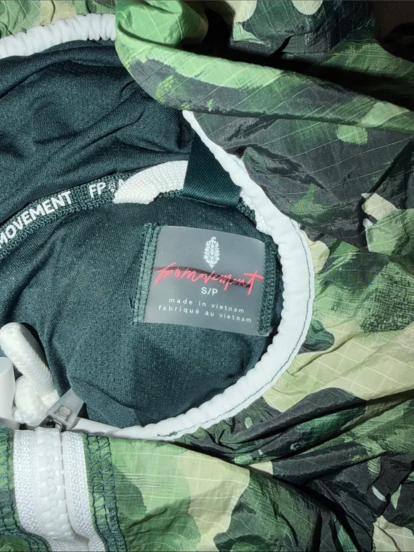 NWOT Free People Movement Happy Camper Hiking Pullover Jacket Green Camo Small - Image 7