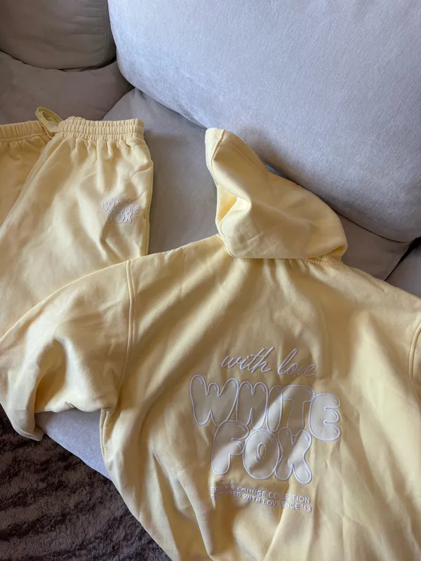 White Fox Boutique Oversized Sweatshirt & matching sweatpants - Image 2