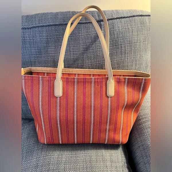 Coach Vintage Striped Orange& Pink Tote Bag with tan leather handles. Zip top - Image 3
