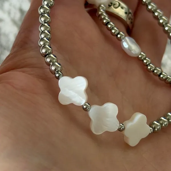 set of 2 silver beaded string bracelets white mother of pearl four leaf clovers - Image 4