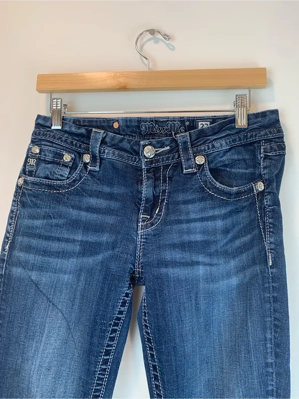 Dark Wash Miss Me Jeans sz 27 mid rise easy straight fall school bling *flaw* - Image 2