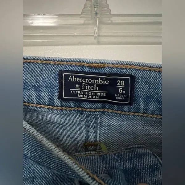 Abercrombie & Fitch Ultra‎ High Rise Mom Jeans Distressed Size 28 - Image 5