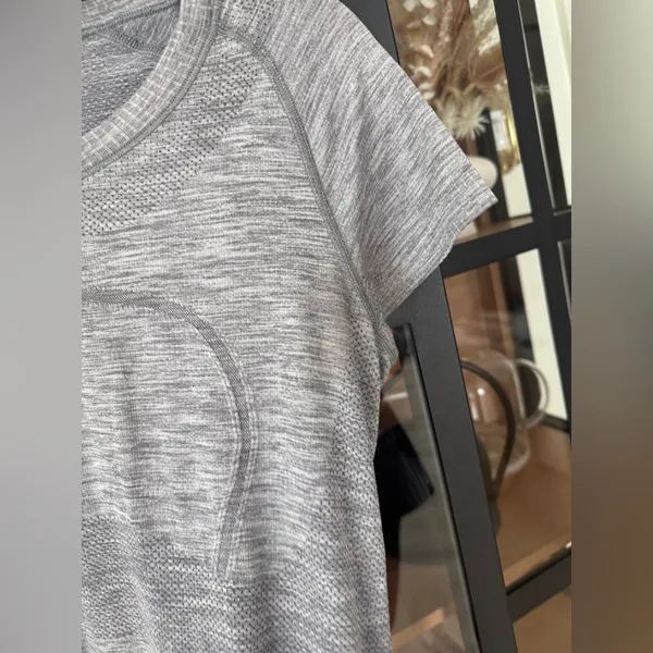Lululemon Swiftly Tech Short Sleeve Crew tee Slate White workout running train - Image 5