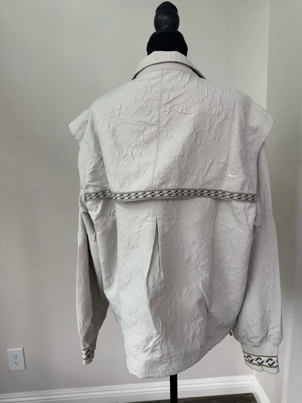 Nike NWT Women’s Oversized Textured Jacket Size S - Image 9