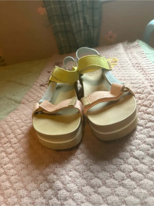 REEF platform sandals - worn maybe once - Image 3
