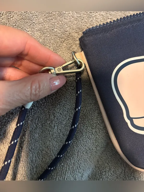 Vineyard Vines Iconic Pink Whale Wristlet - Image 6