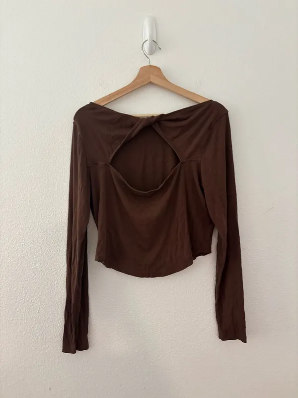 Lululemon ribbed brown longsleeve with open back detail - Image 4