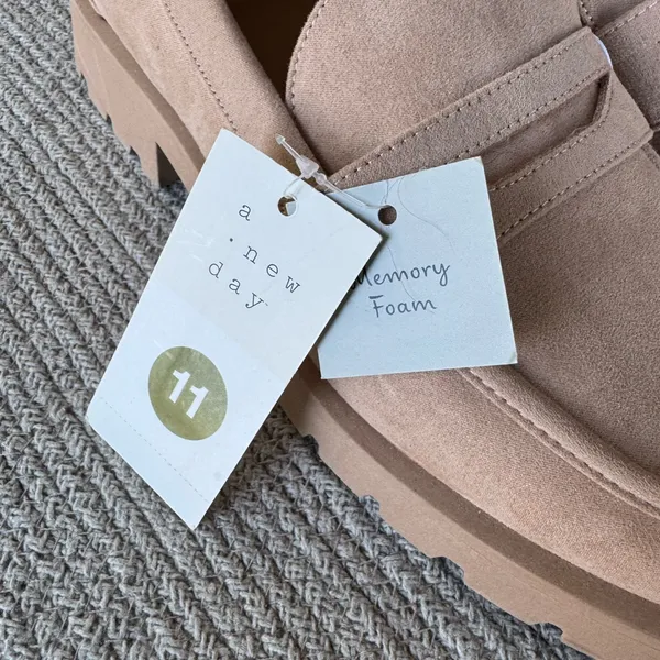 A New Day Tan Taupe Faux Suede Lug Sole Penny Loafer Memory Foam Sz 11 - Image 7
