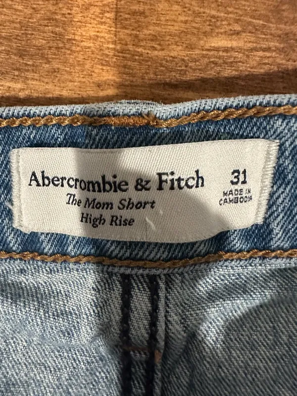Abercrombie High Rise Mom Jean Shorts Raw Hem Size 31/12 - Image 4