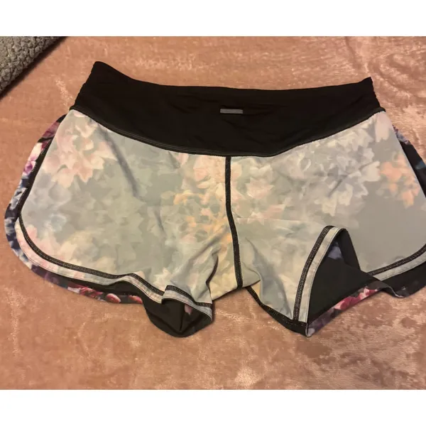 Lululemon Speed Up Shorts Size 6 Floral Black Multi Running Training Workout - Image 9