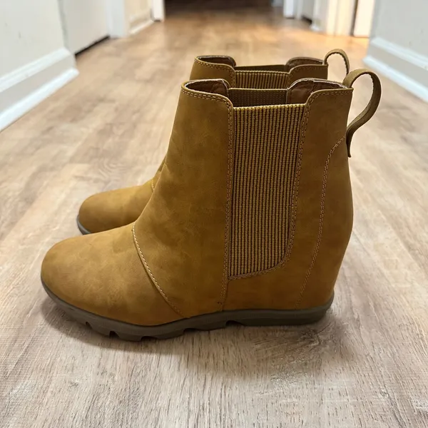 Athlefit | Women's Hidden Wedge‎ Ankle Boots Tan Chelsea Lug Sole Boot Shoe, 9.5 - Image 3