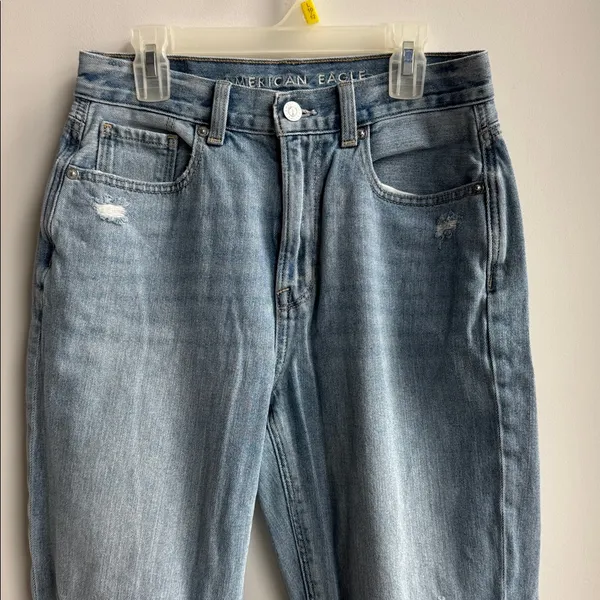 American Eagle Mom Jeans Size 2 SHORT - Image 2