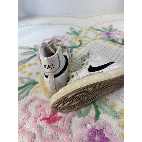 Nike Blazer Mid‎ 77 Vintage White Black Sneakers CZ1055-100 Womens 7.5 - Image 4