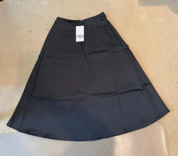 ZARA V Lines Satin Skirt Size S - Image 2