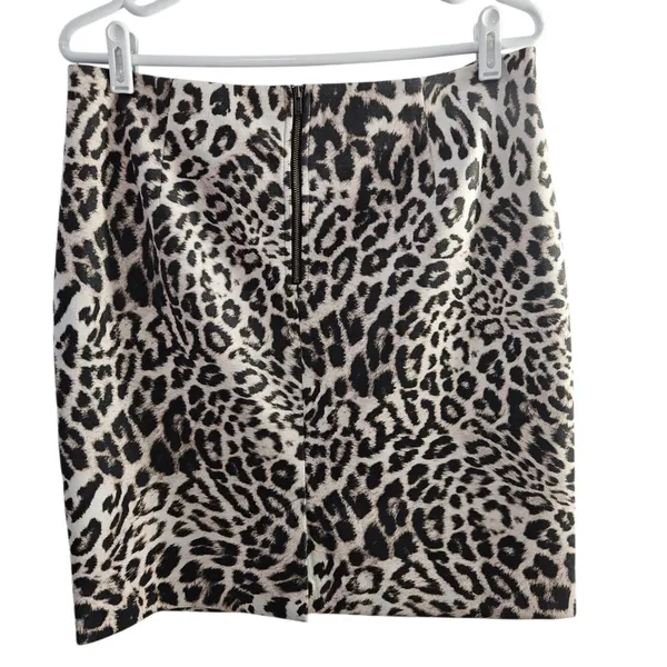 CAbi Women's Leopard Print Pencil Skirt Size 8 - Image 2
