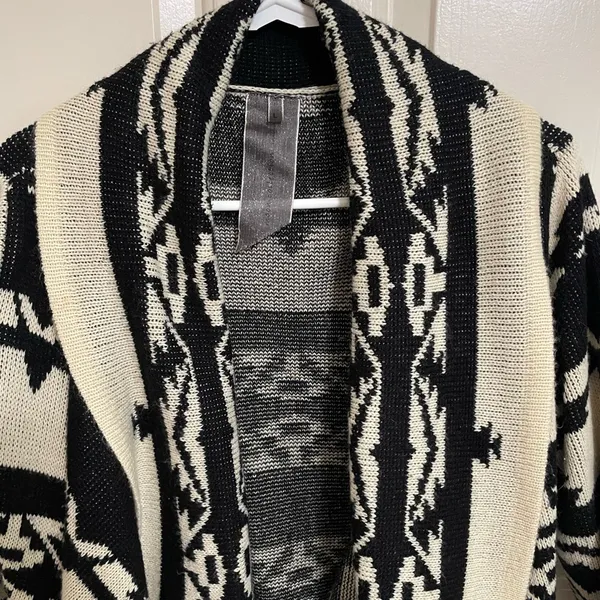 Moon Collection Aztec Print Black & Cream Chunky Knit Cardigan L - Image 10