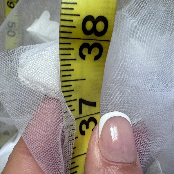 White 3D Floral Applique Tulle Bridal Veil Fingertip Length Single Tier Comb - Image 5