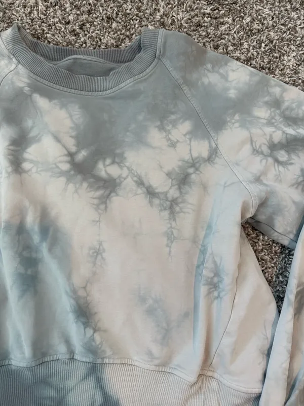 Lululemon crewneck - Image 2