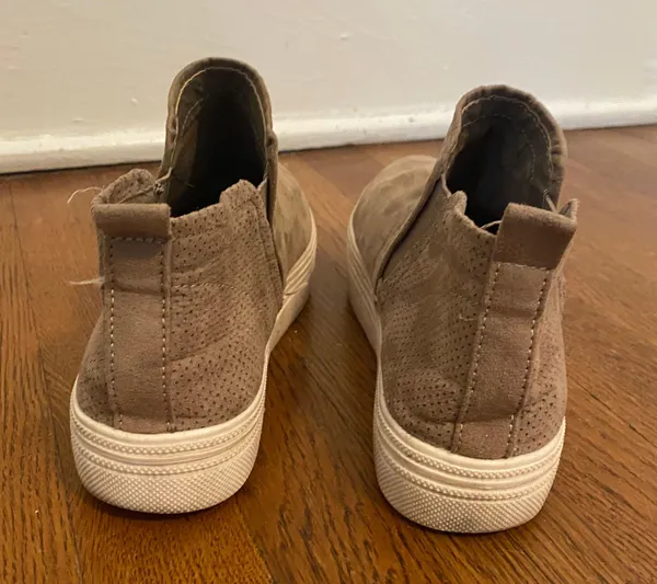 Universal Threads High Top Suede Sneakers - Image 4
