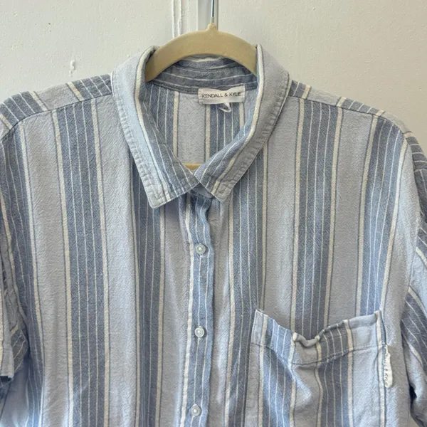 Kendall & Kylie Blue White Striped Cropped Button Down Shirt Boxy Medium - Image 3