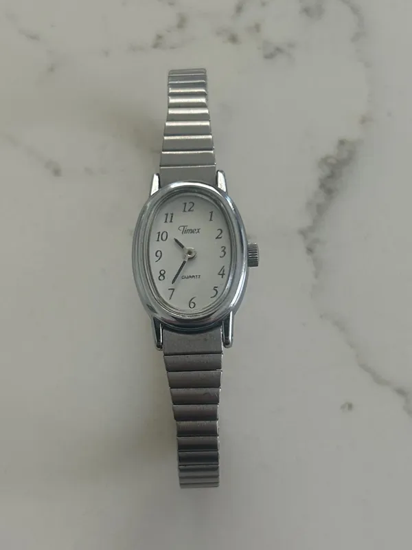 Timex Quartz Cavatina T21902 Silver Tone Stretch Band Oval Watch New battery - Image 4