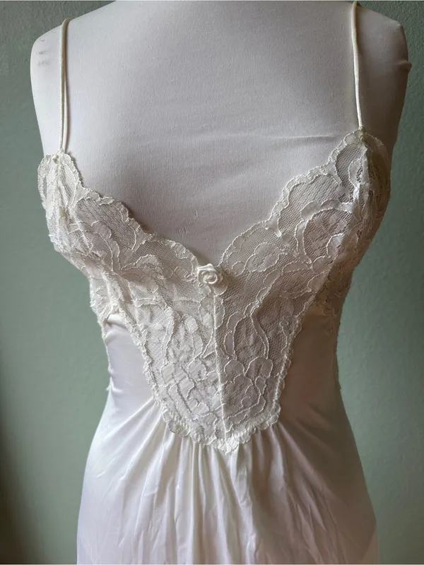 Val Mode Vintage White Lace Trim Bridal Nightgown - Image 8