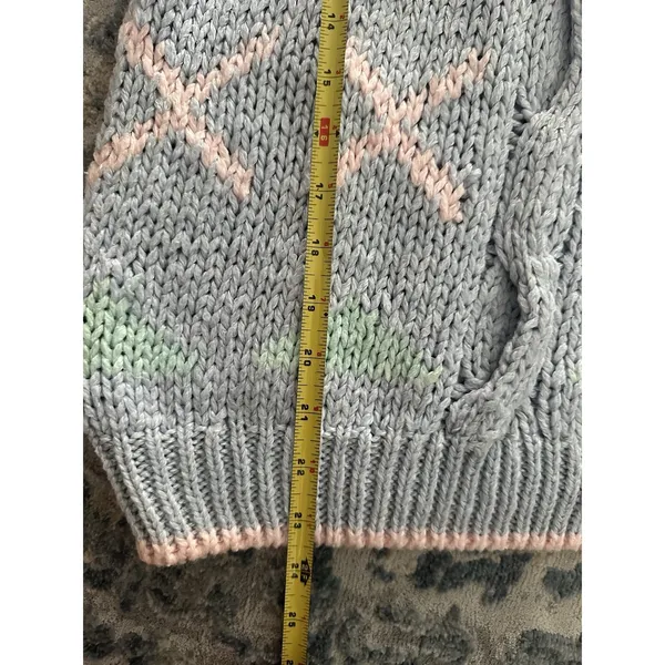 Vintage Hand Knit Sweater Short Sleeve Blue Pink VNeck Chelsea Place Size Medium - Image 4