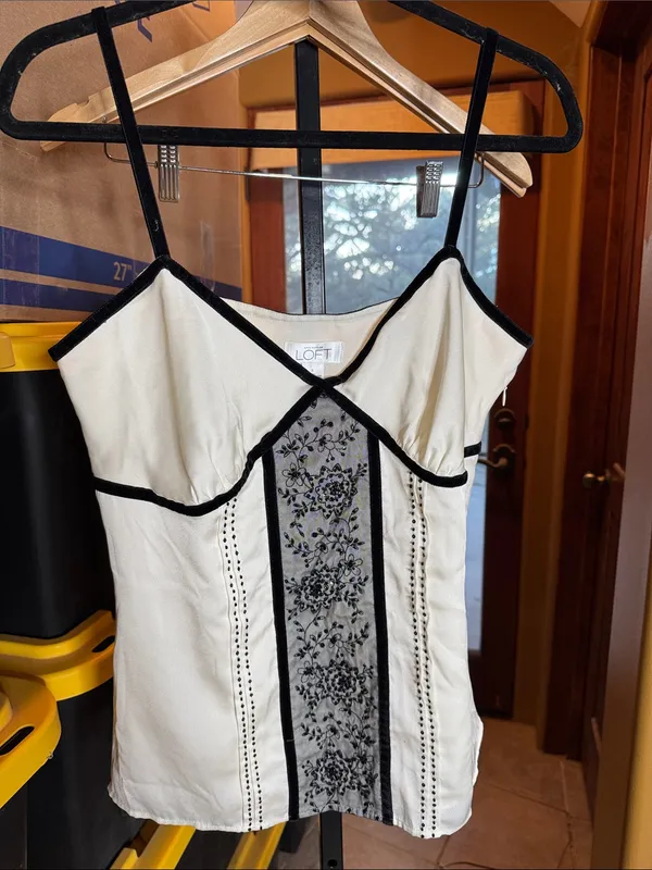 NWOT Ann Taylor LOFT Cream Satin Beaded Embroidered Velvet Trim Camisole Size 8 - Image 3
