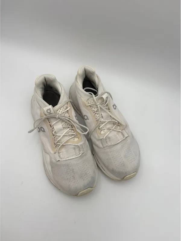 On Cloud Woman’s Size 10.5 Running Shoes - Excellent Condition-Running Or Casual - Image 5