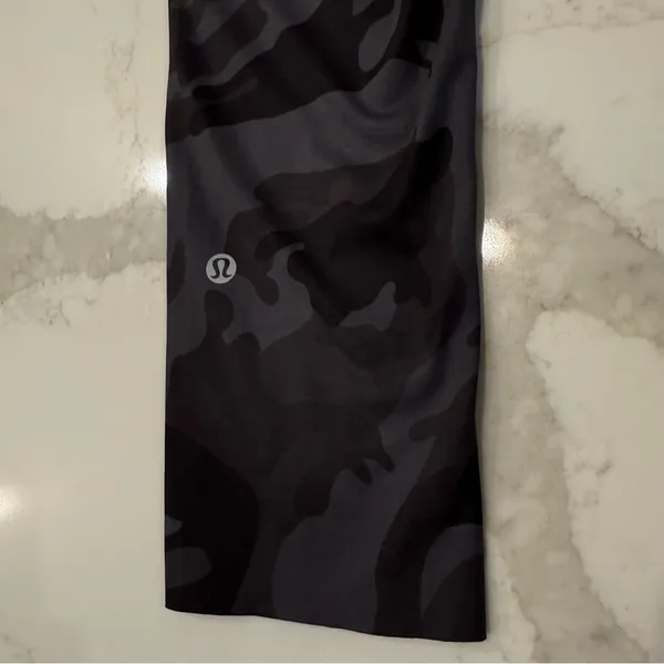 Lululemon Fast & Free High Rise Crop Leggings Women’s 6 Gray Camo Reflective Gym - Image 6