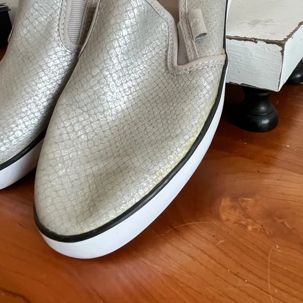 G by GUESS‎ Malden6 Womens Silver Metallic Snakeskin Slip On Sneakers Size 8.5M - Image 5