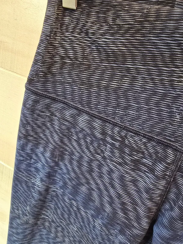 {8} Lululemon Wunder Under Hi-Rise 1/2 Tight Crop Legging Linear Flux Battleship - Image 6