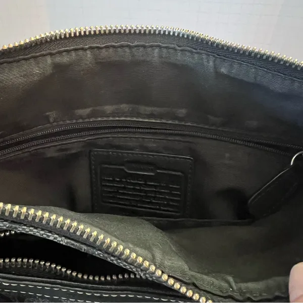 Coach F18926 Black Signature Jacquard Crossbody Bag‎ - Zip Closure - Image 8