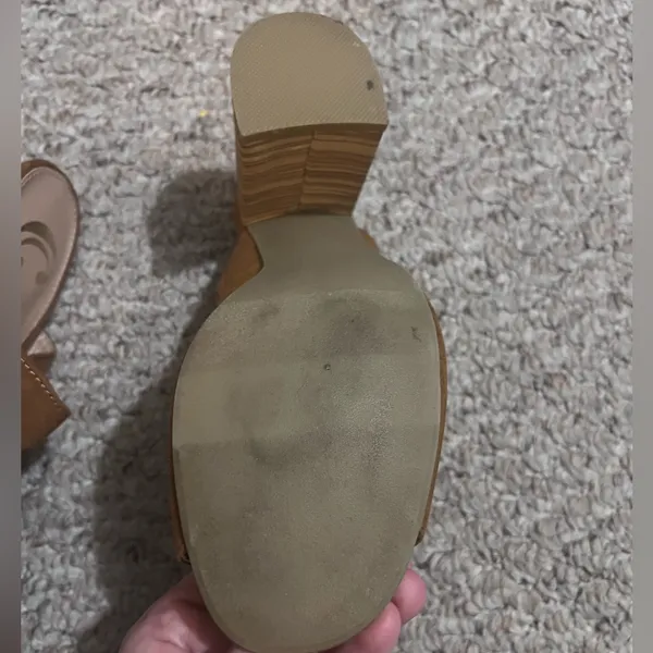 Great condition! Worn maybe twice. Open toe suede clogs. Brown Size 7 - Image 3