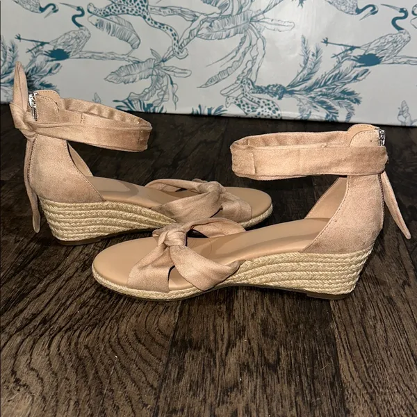 Elegant Tan Women's Sandals Size 8.5 - Image 3