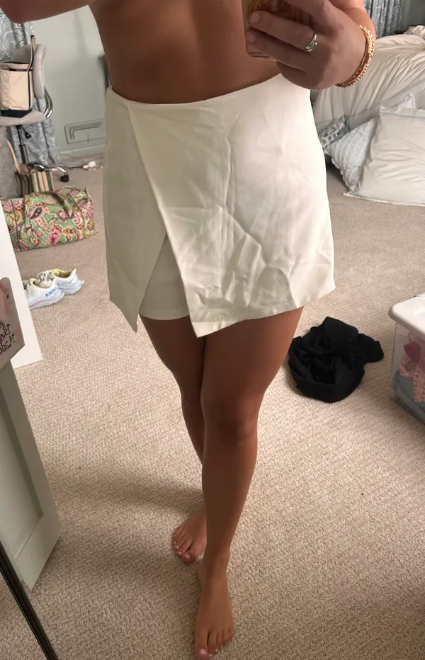 WHITE SHORTS/SKIRT Size M - Image 2