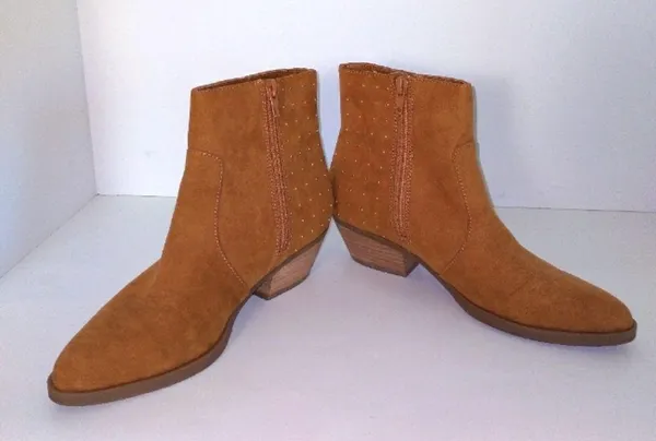 GUESS Women's 7.5M Ankle Heeled Boots Camel Color - Image 4