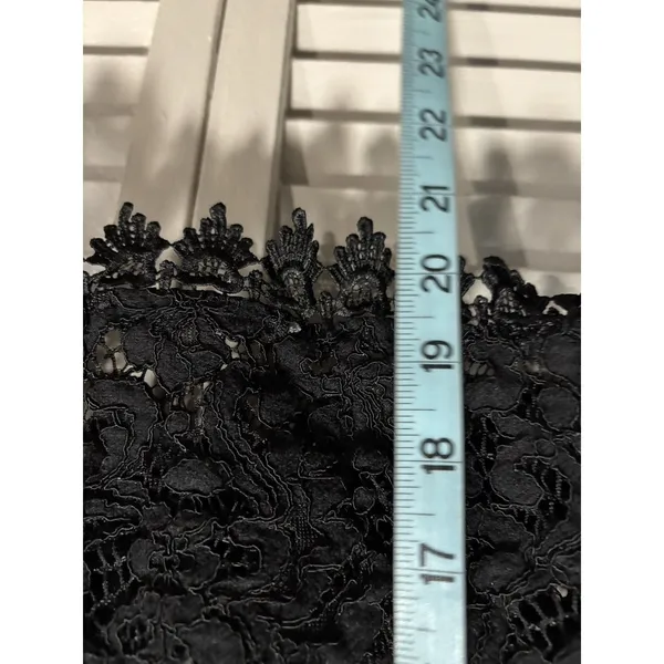Forever 21 Lace Black Roses‎ Long Sleeve Blouse Size L Keyhole Embroidered - Image 2