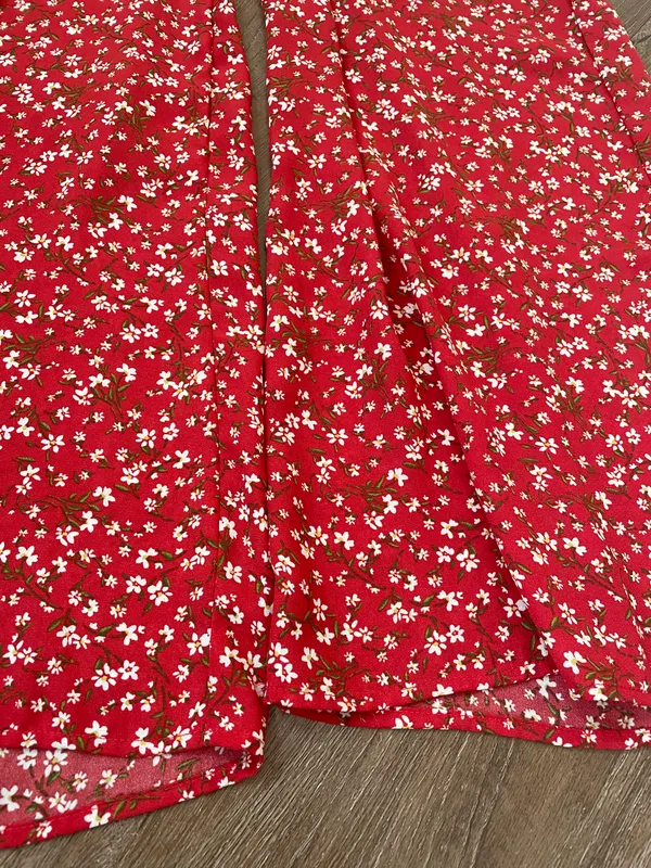 Blue Rain red floral jumpsuit v-neck tie back jumper Women’s size Large - Image 7