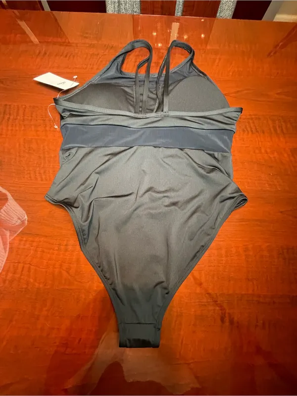 Nike Women's Mesh Inset One-Piece Swimsuit Black Tummy control Sz XL - Image 6