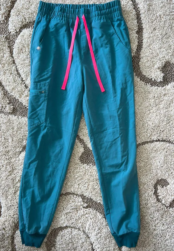 FIGS Scrubs Set - Image 3