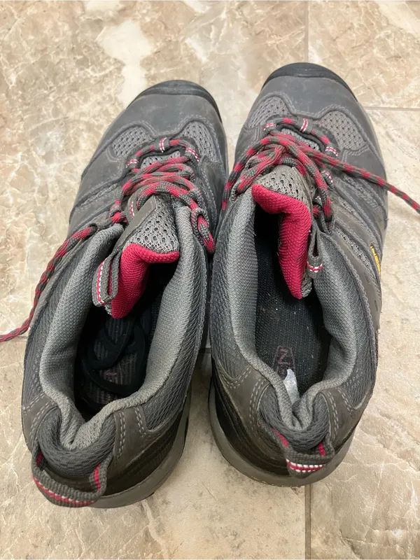 Keen Koven Gray and red hiking shoes - Image 7