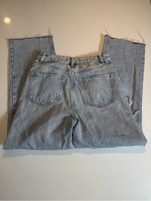 PacSun 90’s Boyfriend Distressed High Rise WideLeg Jeans‎ Light Wash RawHem Sz26 - Image 2
