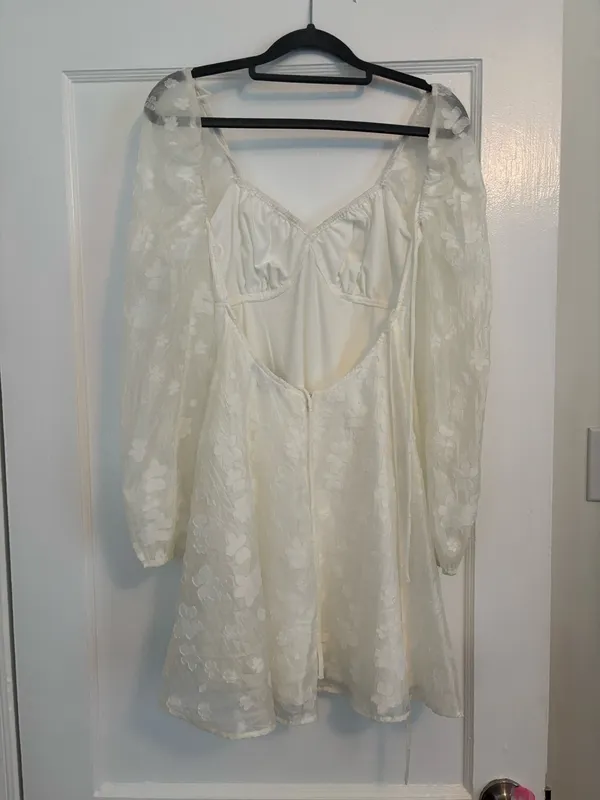 Lulu’s white lace dress  - Image 4
