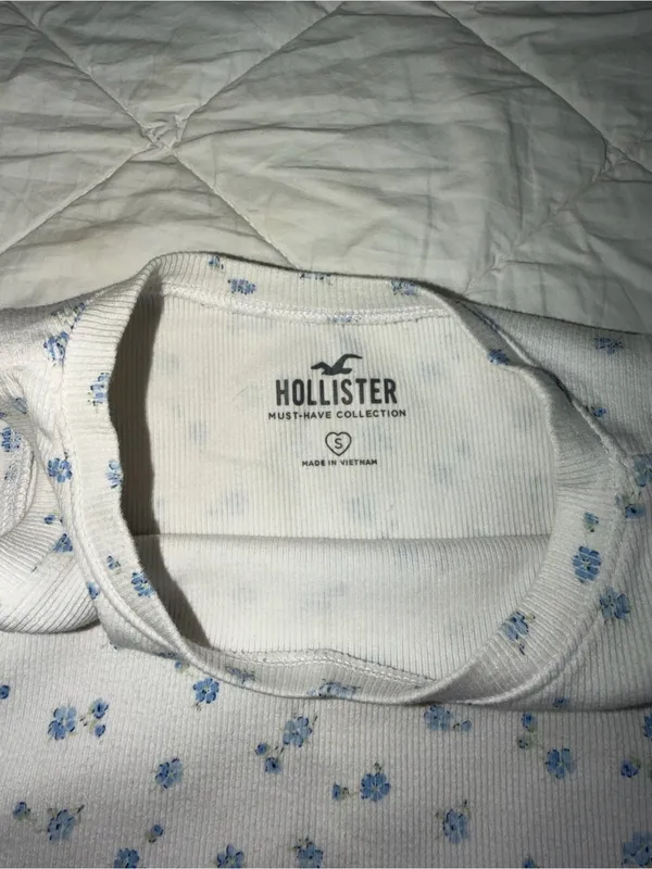 Hollister White Tank Top with Blue Floral Print - Image 2