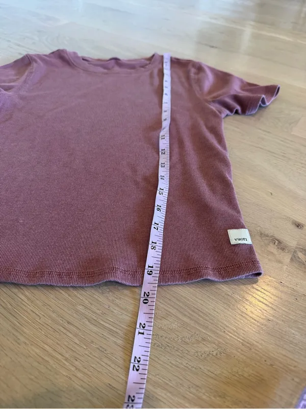 Vuori Pose Fitted ribbed Tee mauve women’s size medium - Image 4