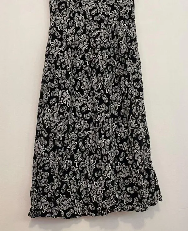 ANN TAYLOR LOFT Black White Rose Floral Print V-Neck Sleeveless Midi Shift Dress - Image 11