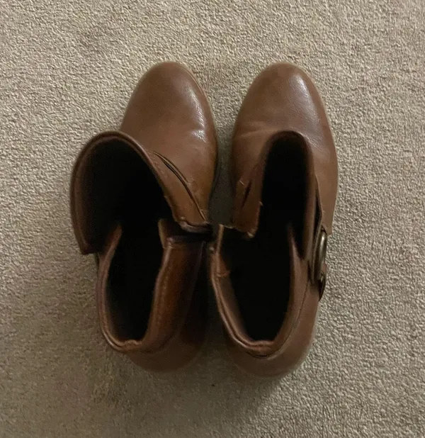 Boots Brown Size 7.5 - Image 3