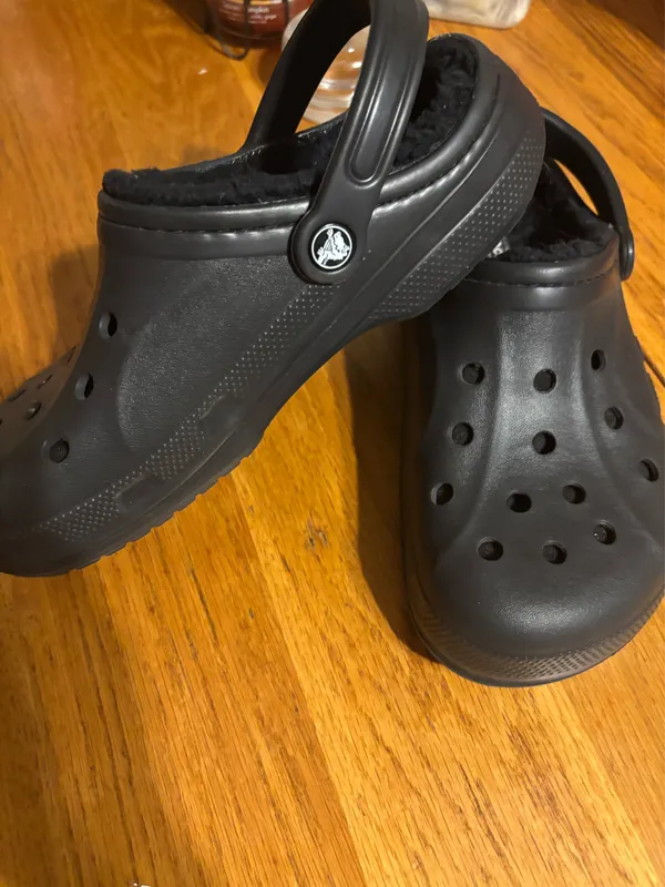 Dual comfort crocs black with fur lining Unisex M8 W10 - Image 7